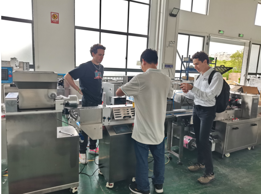 Mexican customers visited the PAPA Food Machinery Company factory and were satisfied with the performance of the equipment